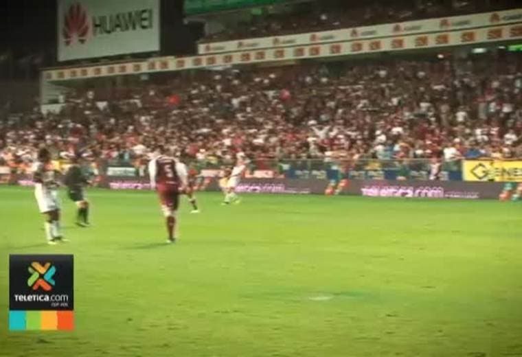 Clásico nacional tuvo de todo: buen ambiente, expulsiones y polémica