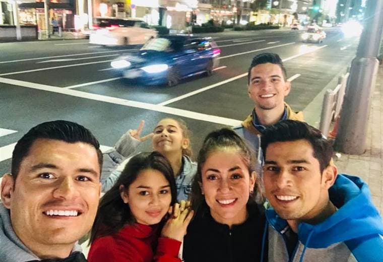 Danny Carvajal (primero a la izq.) y Ariel Rodríguez (último a la der.) son dos casos de ticos que han sabido mantenerse en Asia.|Facebook Danny Carvajal