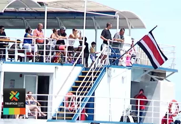 Ferry Puntarenas-playa Naranjo retomó su horario habitual