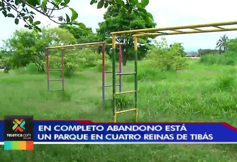 En cuatro Reinas de Tibás hay un parque en completo estado de abandono