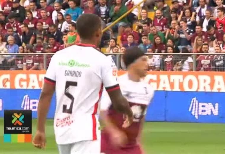 Juan Gabriel Guzmán sería la principal novedad del Saprissa para la visita a Limón