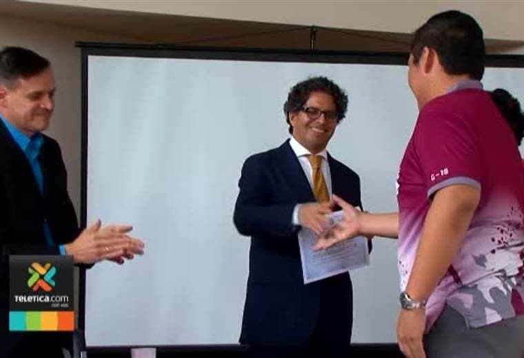 Aumenta promoción de bachillerato en colegios técnicos del país