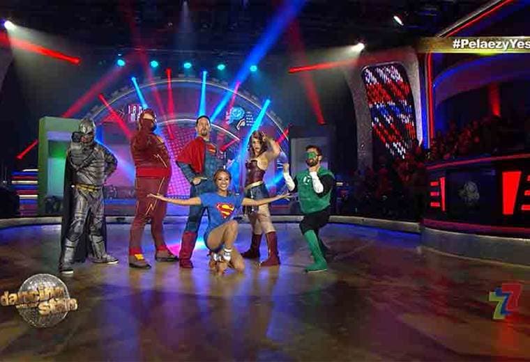 Gustavo Peláez bailó acompañado de la “Liga de la comedia” en Dancing With The Stars