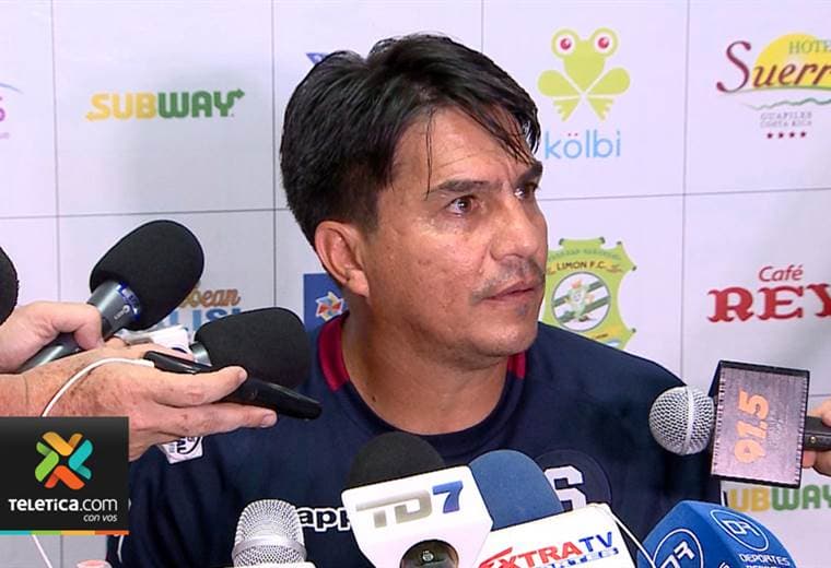 Vladimir Quesada criticó a aquellos que aseguran que el arbitraje favorece a Saprissa