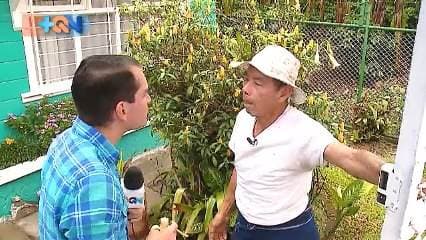 Don Jorge le regala verduras y frutas a sus vecinos