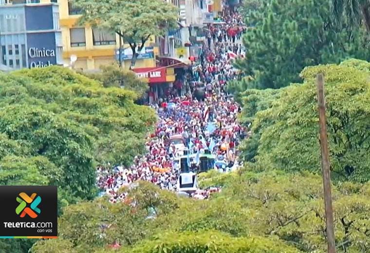 res educadores salieron del país durante un mes en media huelga