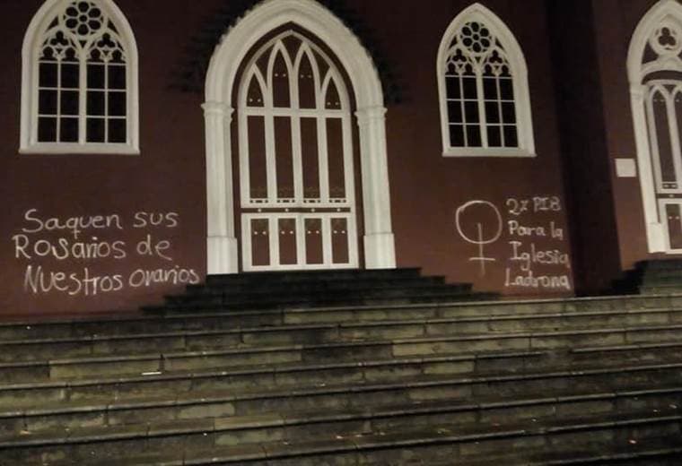 Grafitis en la iglesia de Grecia.|Seguridad Pública