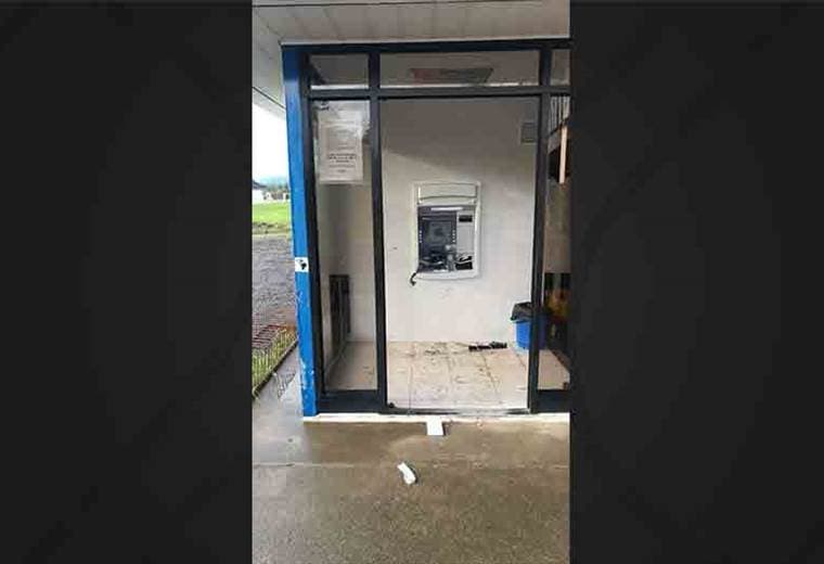 Antisociales dañan cajero automático del BCR en La Rita de Pococí