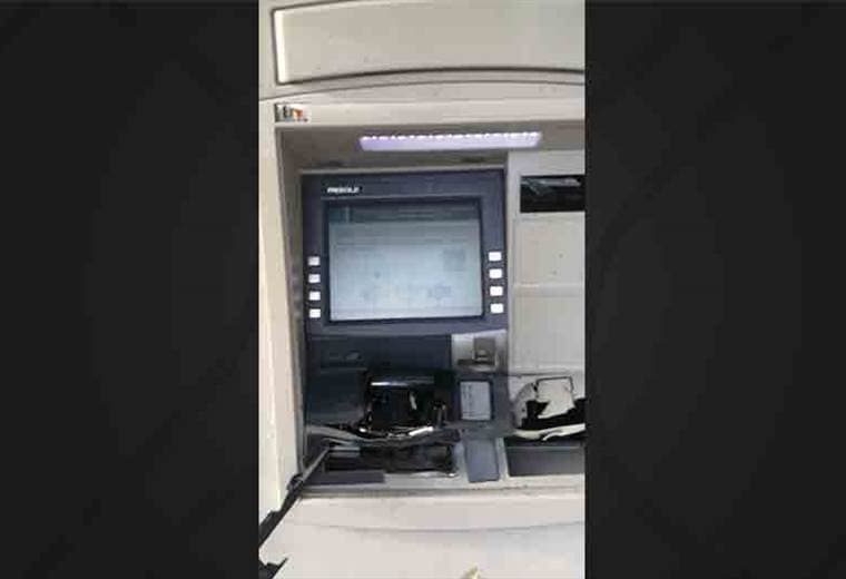 Antisociales dañan cajero automático del BCR en La Rita de Pococí