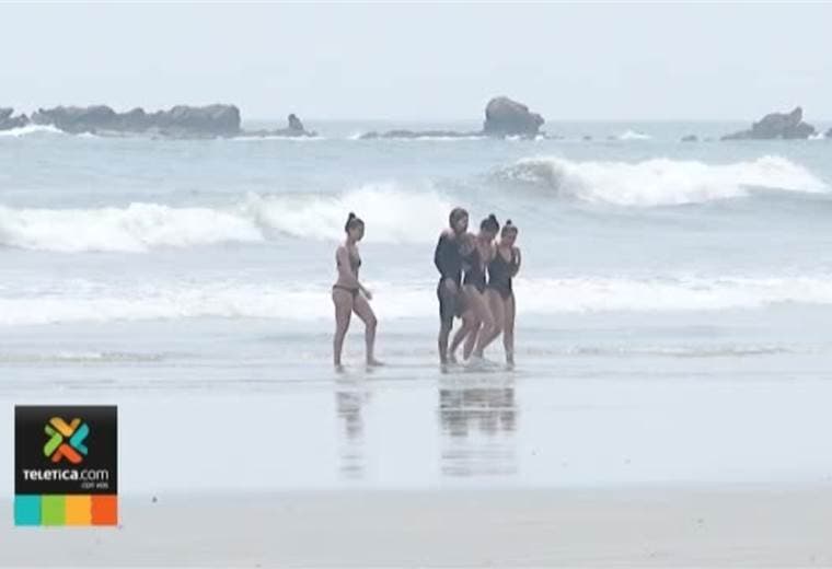 Ingresar al mar durante la marea roja podría provocar irritación en ojos, piel y vías respiratorias