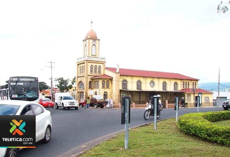 Párroco de San Sebastián pide al MOPT un semáforo urgente frente a la iglesia