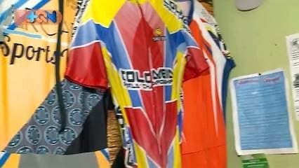 “El patinaje siempre fue mi pasión. Conocí este deporte a los 7 años y no imaginaba que tiempo después, en la época más difícil de mi vida...  sería mi salvación”, recuerda el protagonista de esta historia.   No todo ha sido alegría en la vida De Francisco. A la edad de 18 años las malas amistades y sus malas decisiones lo llevaron a caer en las drogas.   Fue indigente durante 13 años y enfrentó los momentos más duros de su vida.   Fue luego de aprovechar esta segunda oportunidad, donde el patinaje se convirtió en el motor para cumplir sueños.    Fue campeón nacional de manera consecutiva durante 3 años. Y actualmente sigue metido en el patinaje.