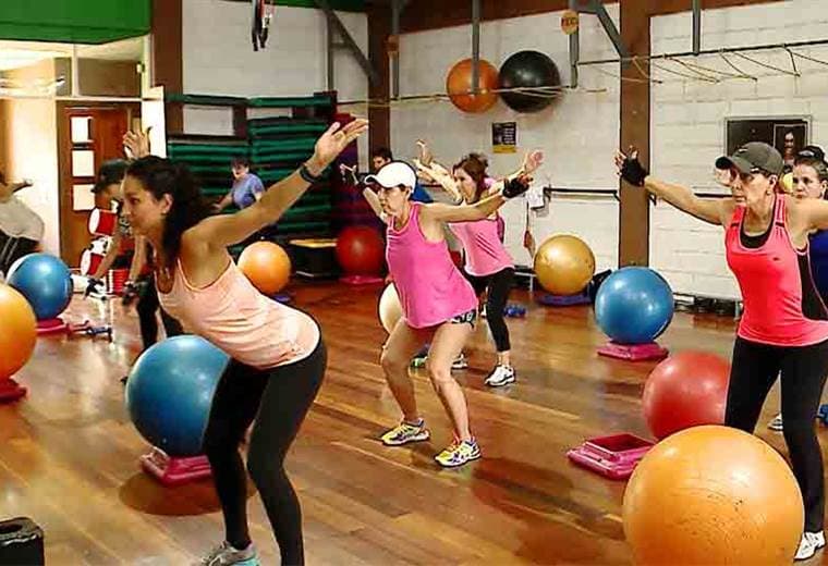 Beneficios de los ejercicios con pesas para el adulto mayor