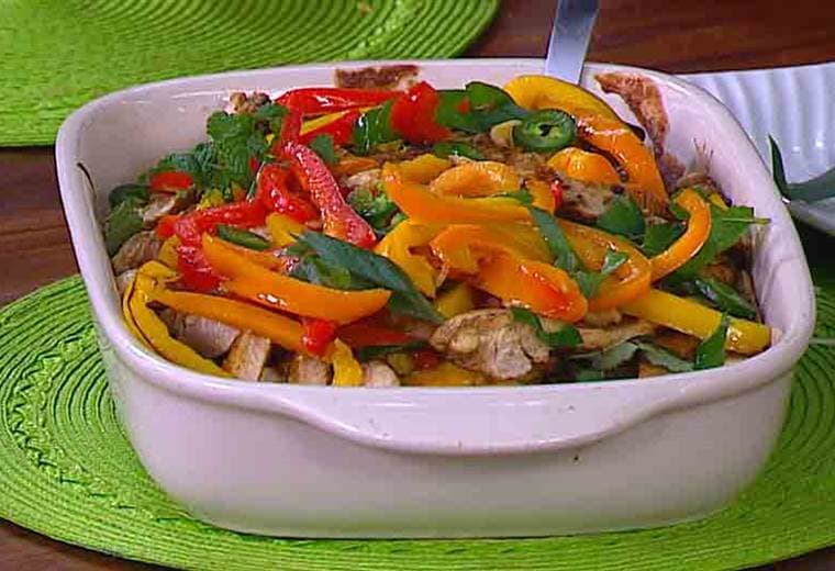 Receta: Horneado de nachos con pollo y chile