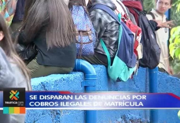 Directores que insistan en cobrar por sobres de matrícula podrían enfrentar un proceso disciplinario