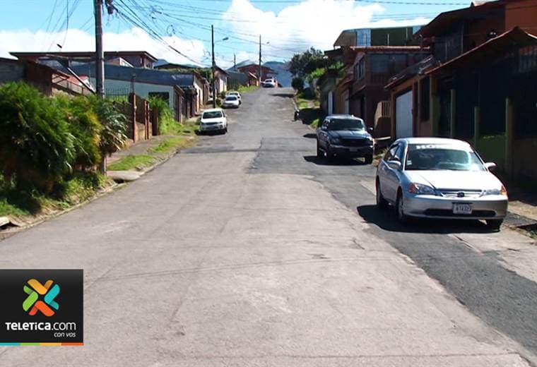 Eliminan peligroso hundimiento que ponía en peligro a vecinos de Dulce Nombre de Coronado