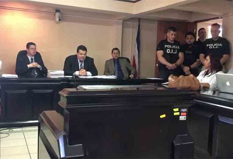 12 años y 4 meses para AKL