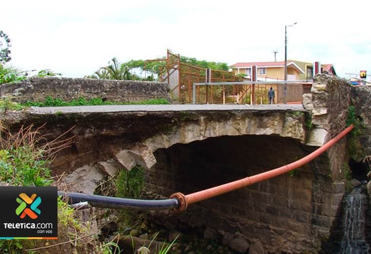 En Oreamuno de Cartago tienen un año esperando la construcción de un puente nuevo