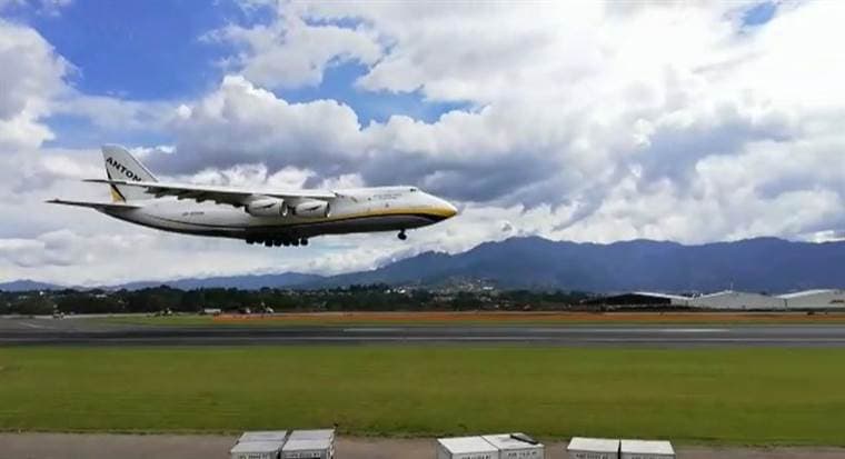 Videos cortesía del sitio CR Denuncia y de Carlos Fernández, aficionado a los aviones.