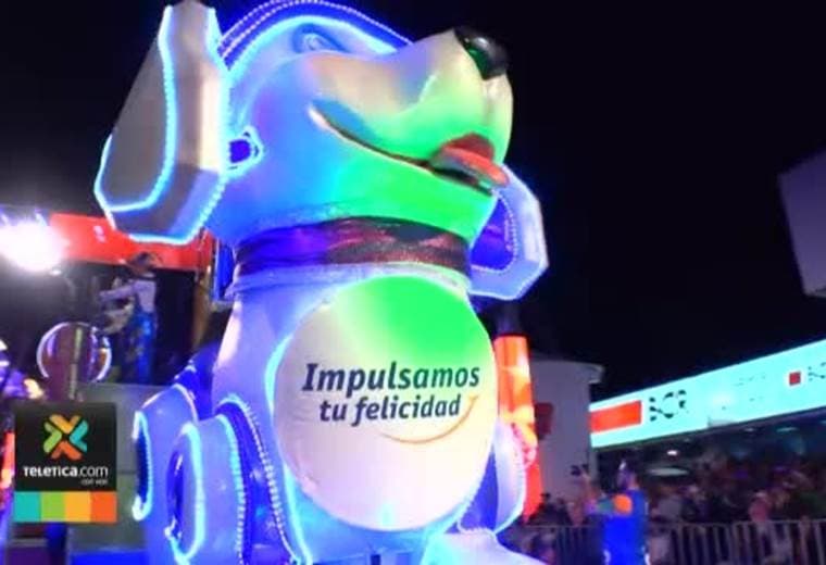 Cada carroza que participa en el Festival de la Luz cuesta alrededor de $100.000