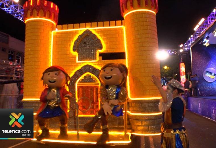 Cada carroza que participa en el Festival de la Luz cuesta alrededor de $100.000 