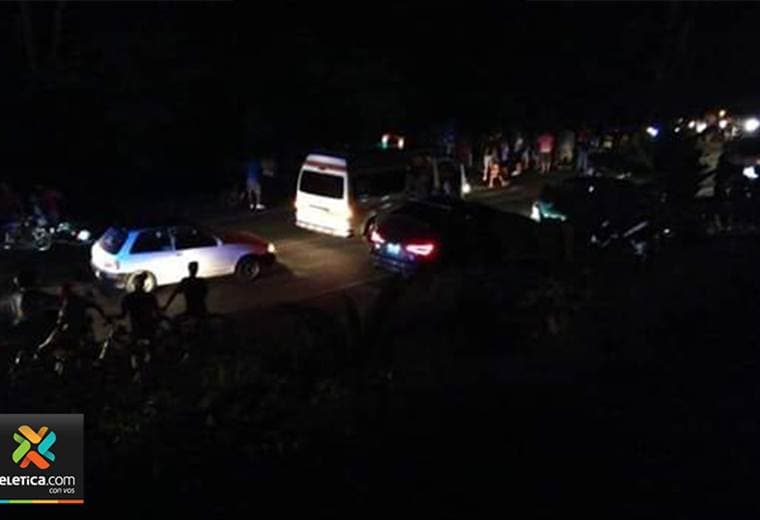 Tres niños y su madre están heridos de gravedad tras ser atropellados por vehículo en Jacó