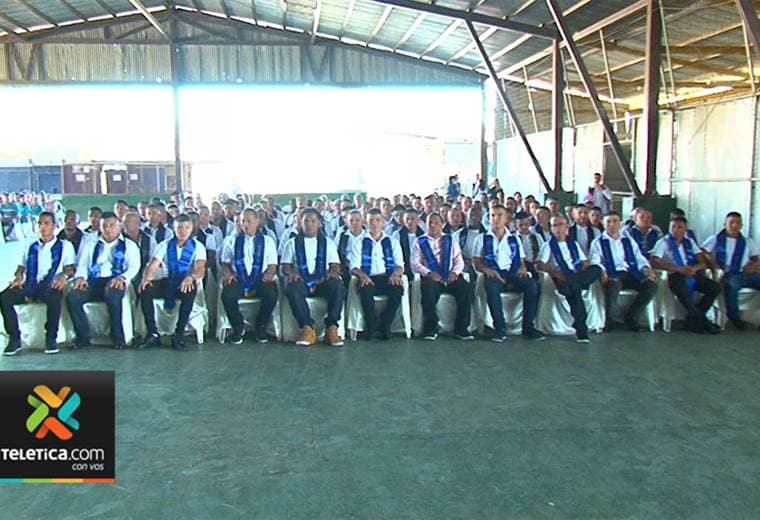 Más de 150 privados de libertad se graduaron este jueves