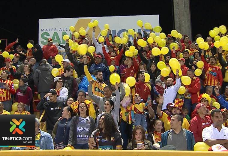 El Rosabal Cordero se convirtió en una fiesta en el primer juego de la final nacional