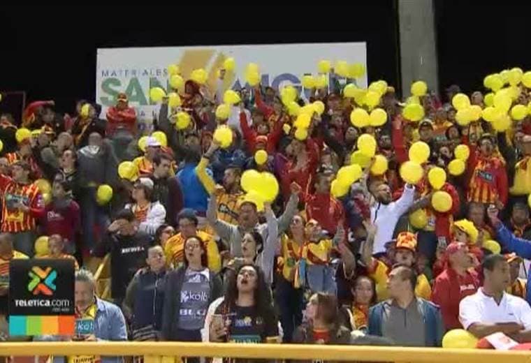 El Rosabal Cordero se convirtió en una fiesta en el primer juego de la final nacional