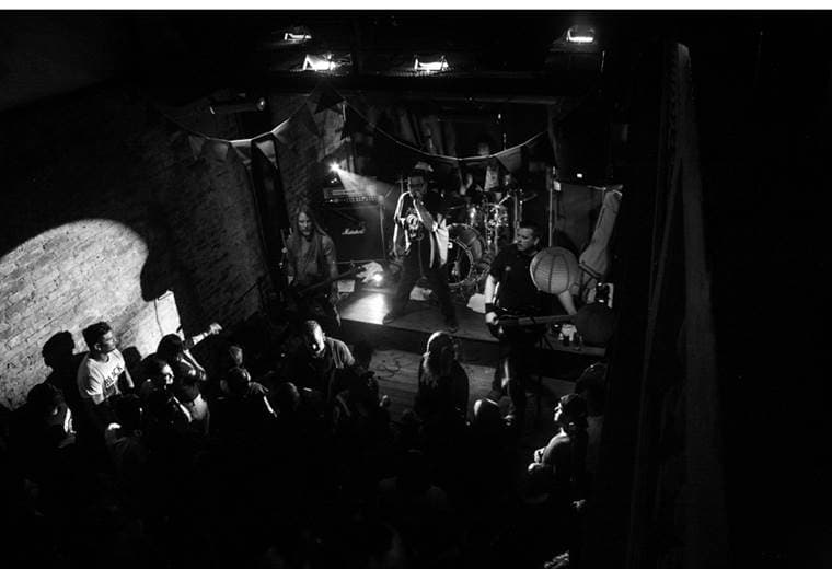 Audiencia 88 Fingers Louie. Foto por Jowar Torres Ruíz