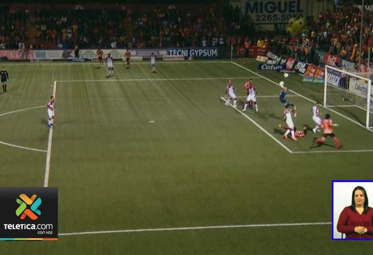 Kevin Briceño y José Guillermo Ortíz fueron de los más criticado del partido de ida de la final