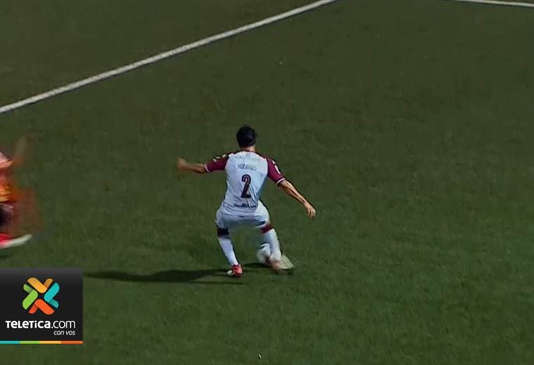 Christian Bolaños y Johan Venegas se unieron para darle dos de los tres últimos goles a Saprissa