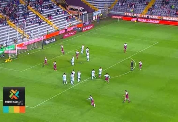 Christian Bolaños y Johan Venegas se unieron para darle dos de los tres últimos goles a Saprissa