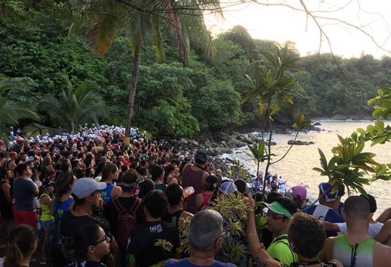 Decenas de personas acudieron a la Serie triatlón BMW en Quepos.|Natalia Jiménez