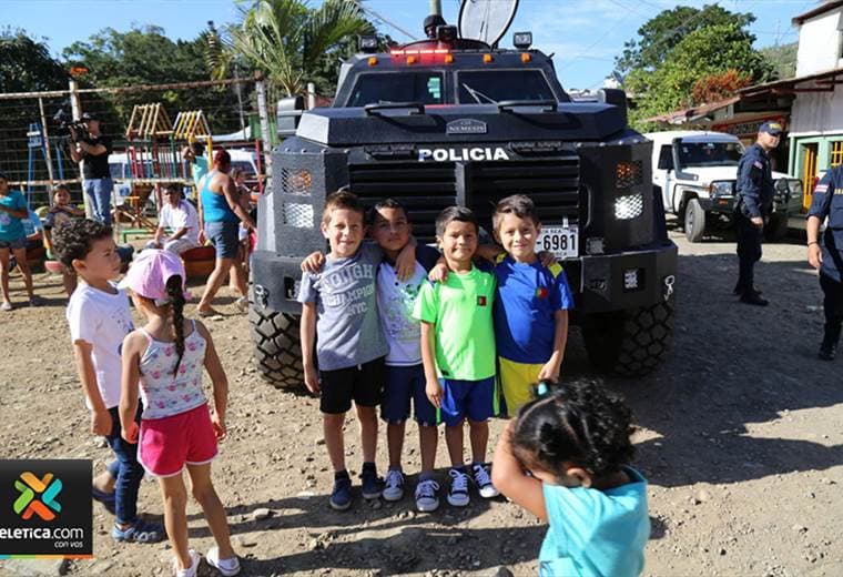Fuerza Pública celebró la Navidad a niños de bajos recursos en La Tabla de Desamparados