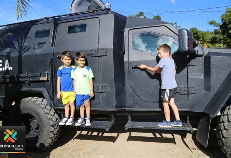 Fuerza Pública celebró la Navidad a niños de bajos recursos en La Tabla de Desamparados
