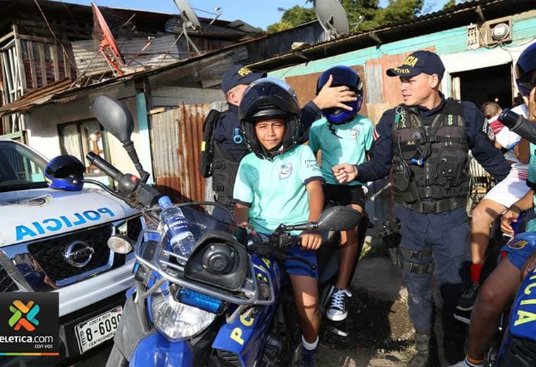 Fuerza Pública celebró la Navidad a niños de bajos recursos en La Tabla de Desamparados