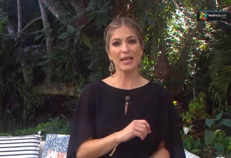 Le brindamos varias combinaciones de cadenas junto a piedras y dijes