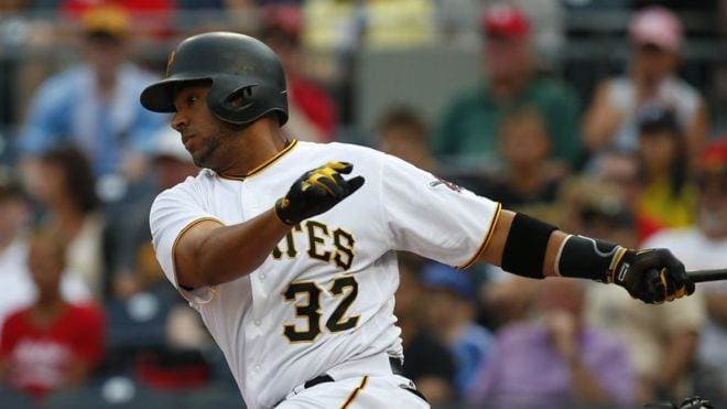 Elías Díaz juega en los Piratas de Pittsburgh, uno de los tantos venezolanos que brillan en las Grandes Ligas de Béisbol de EE.UU.