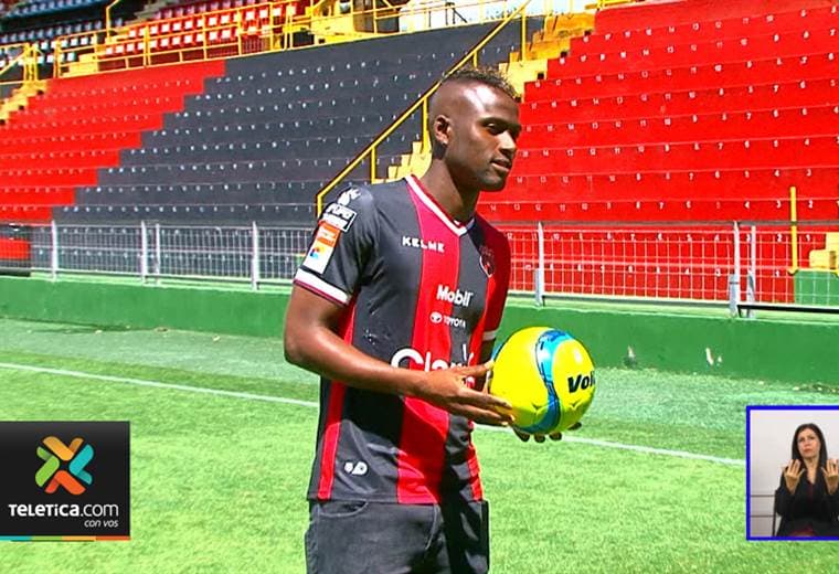Abdiel Arroyo ya tiene los papeles en regla para debutar con Alajuelense