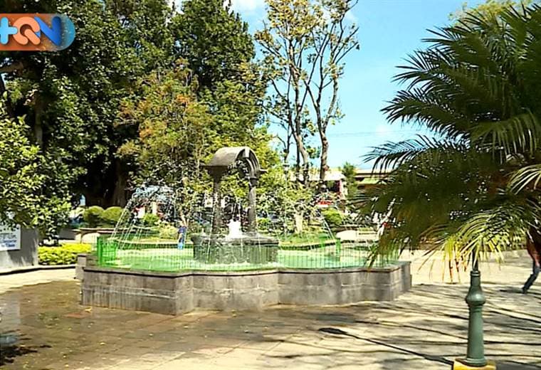 Desde 1885 los tibaseños lo utilizaban para llevar agua a sus hogares, se encuentra en el parque central del cantón y hoy es todo un monumento para los vecinos. En 2016 la Municipalidad invirtió cerca de 14 millones de colones para embellecerlo y mantenerlo intacto para recordar día tras día el pasado del pueblo.