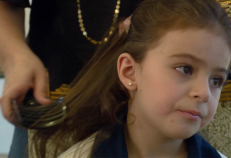 Herramientas para desenredar y peinar el cabello de sus hijas