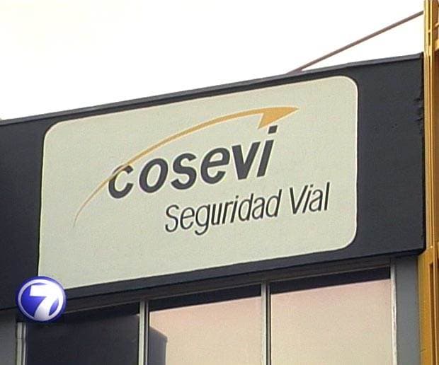 Detienen a funcionario de Cosevi por aparentemente pedir dinero a cambio de eliminar partes