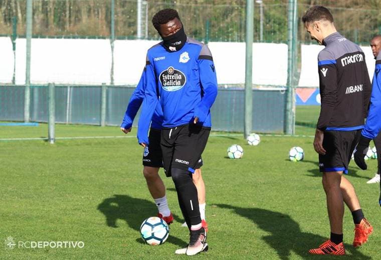Suley Muntari firmó con el Deportivo hasta final de temporada. 