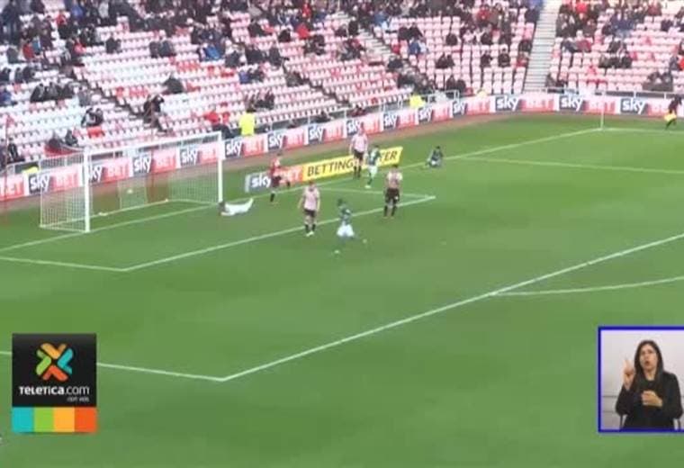 Bryan Oviedo es cada vez más regular con el Sunderland pese a mala situación del club