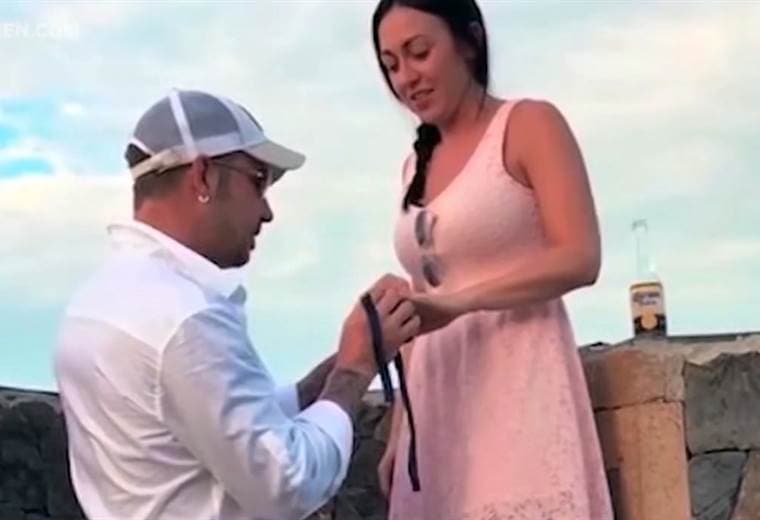 eremy Bieber, el padre del cantante Justin Bieber, se casó con Chelsey Rebelo. A la ceremonia que se realizó esta semana en Montego Bay, Jamaica, asistieron los familiares de la pareja, incluido su hijo Justin, que ejerció como padrino de boda. Y de quien se rumora fue acompañado por la también cantante Selena Gómez.