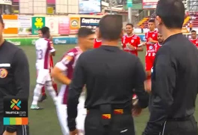 Vladimir Quesada enfrenta su momento más convulso al frente del Saprissa
