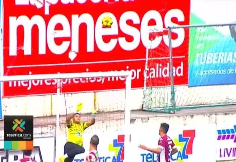 Marvin Angulo vive su campaña más irregular con Saprissa