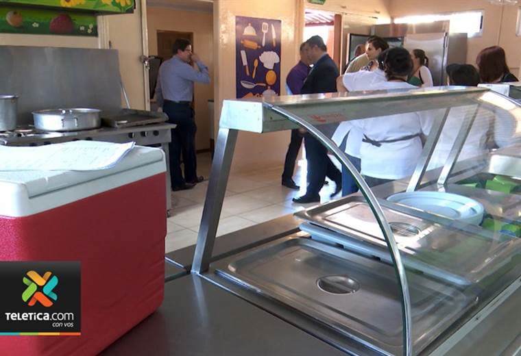 Virus habría sido la causa que mandó al hospital a 200 estudiantes de escuela en Desamparados