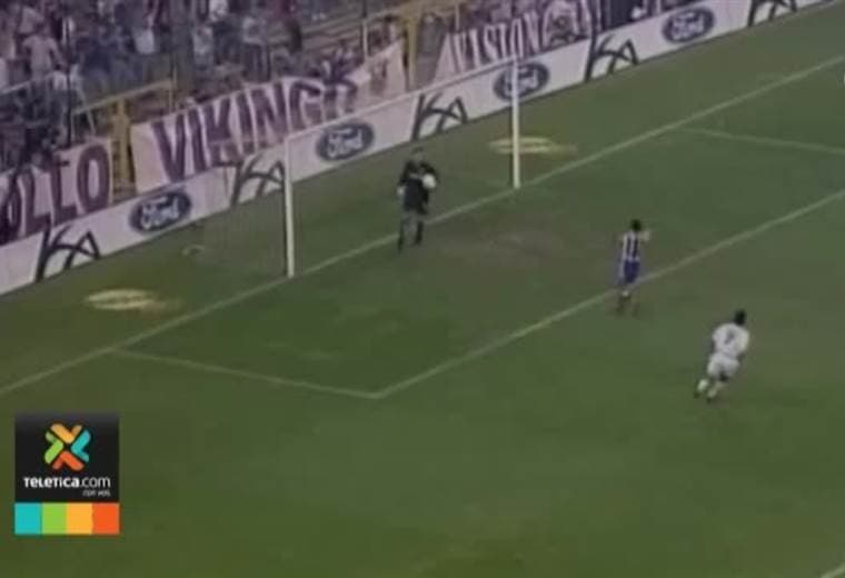 Clarence Seedorf se une a grandes exjugadores que dirigen a ticos en el exterior